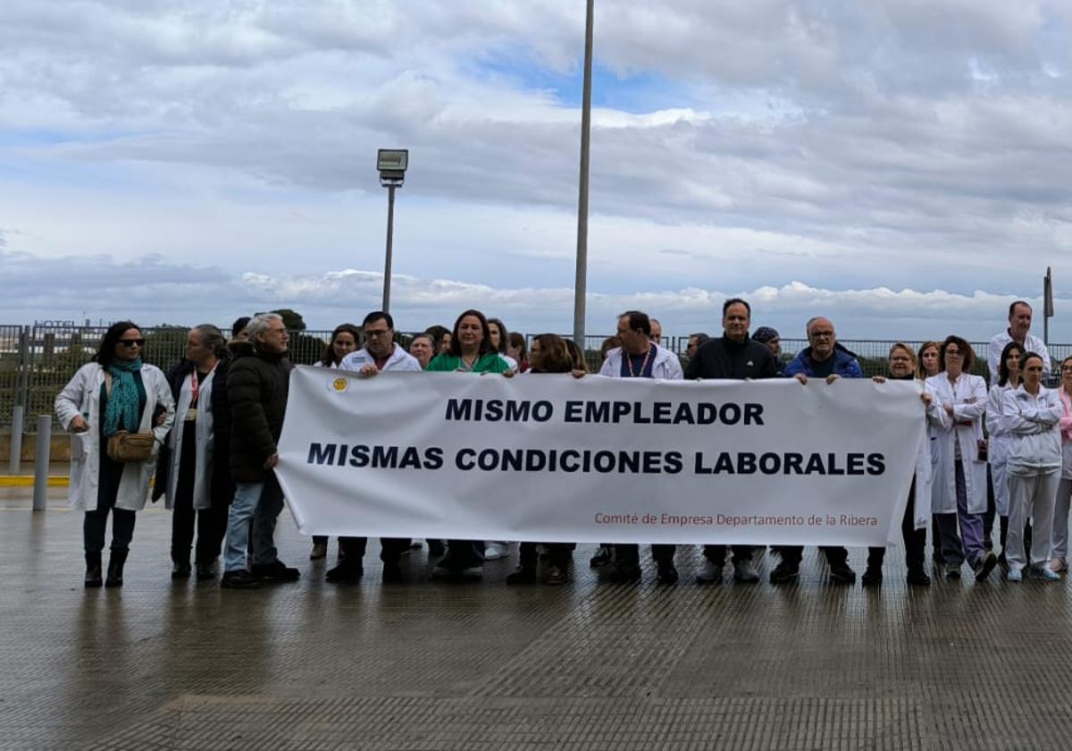 Protesta en el Hospital de la Ribera.