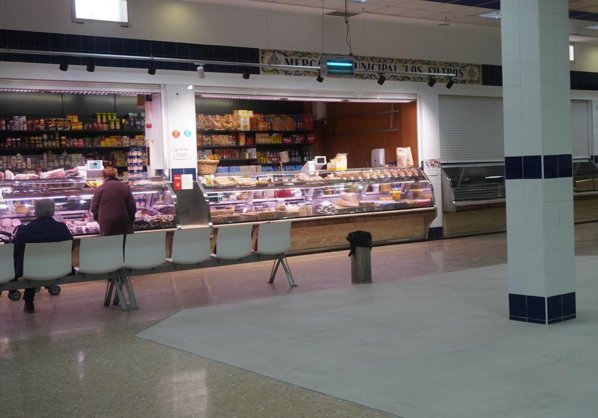 Interior del mercado de los Filtros en Manises.
