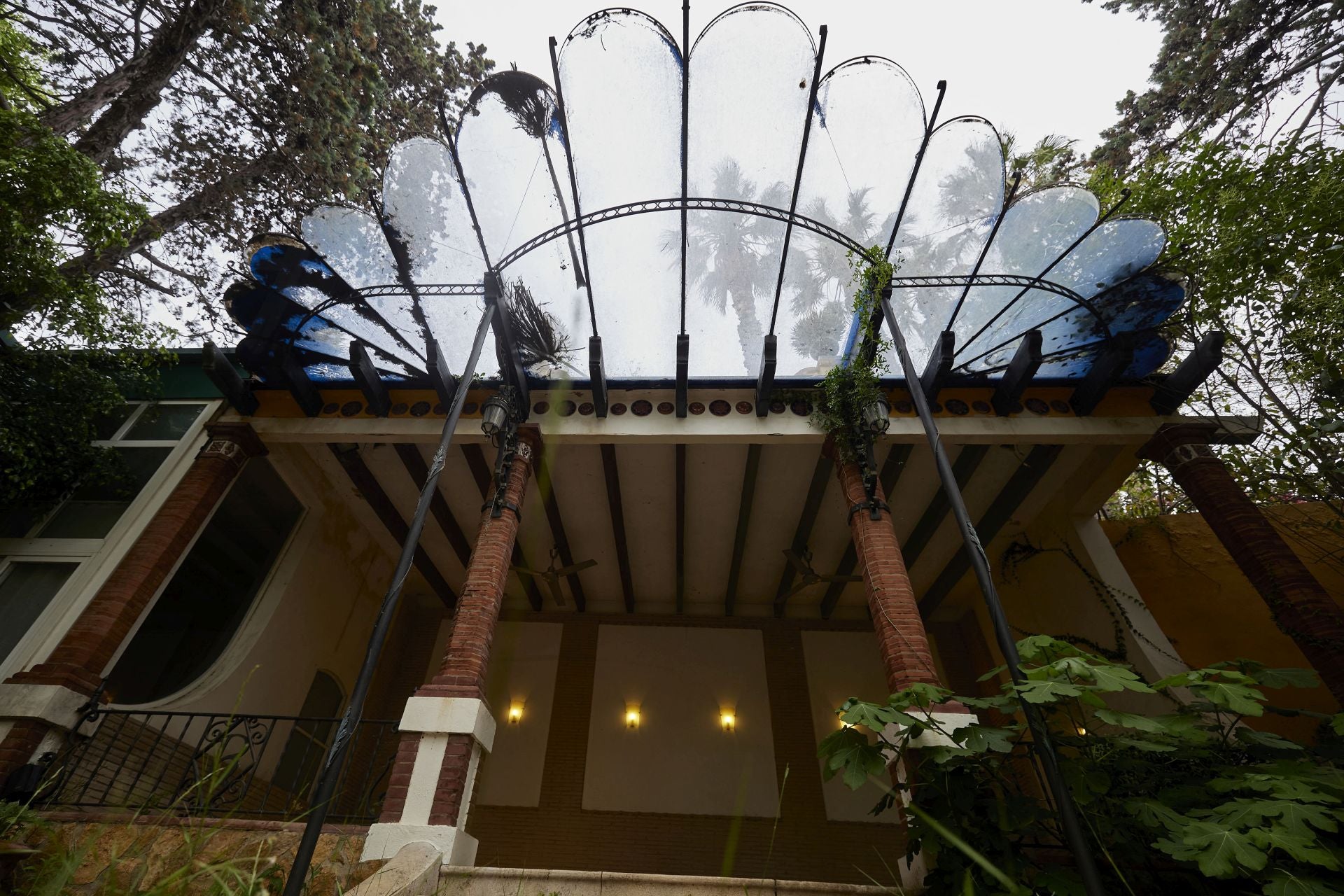 FOTOS | Así es por dentro Villa Amparo, el chalet okupado en Rocafort