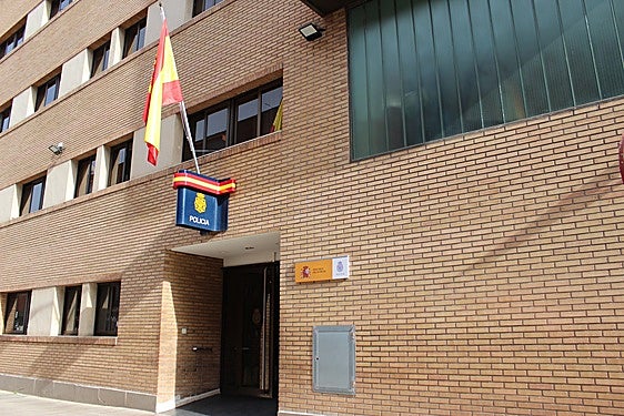 Comisaría de la Policía Nacional en Alzira, cuyos agentes procedieron a las detenciones.