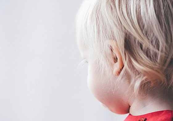 El pediatra Carlos González explica por qué hay tensiones entre amigos cuando se habla de cómo educar a los hijos