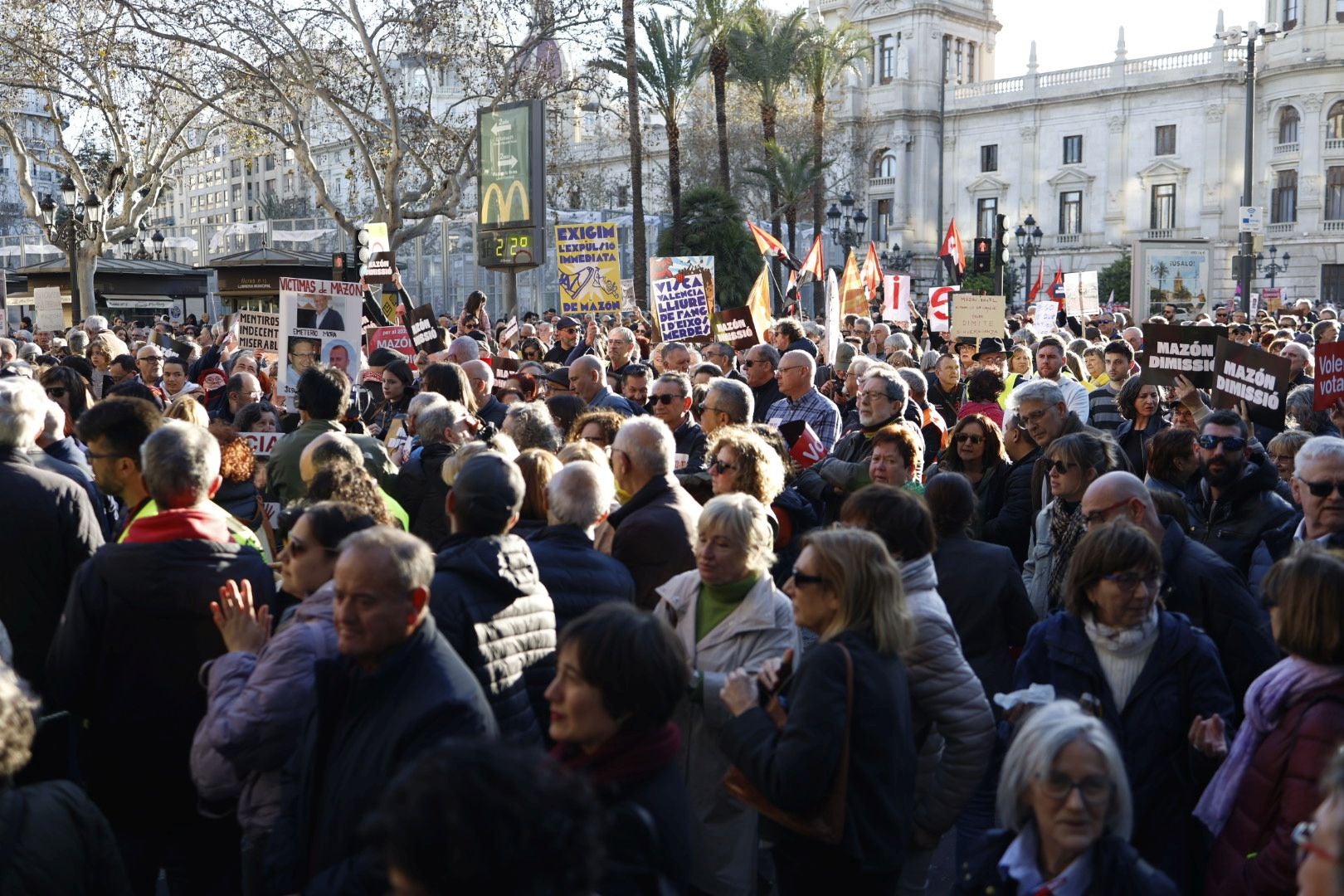 FOTOS | Sexta manifestación en Valencia contra la gestión política de la dana