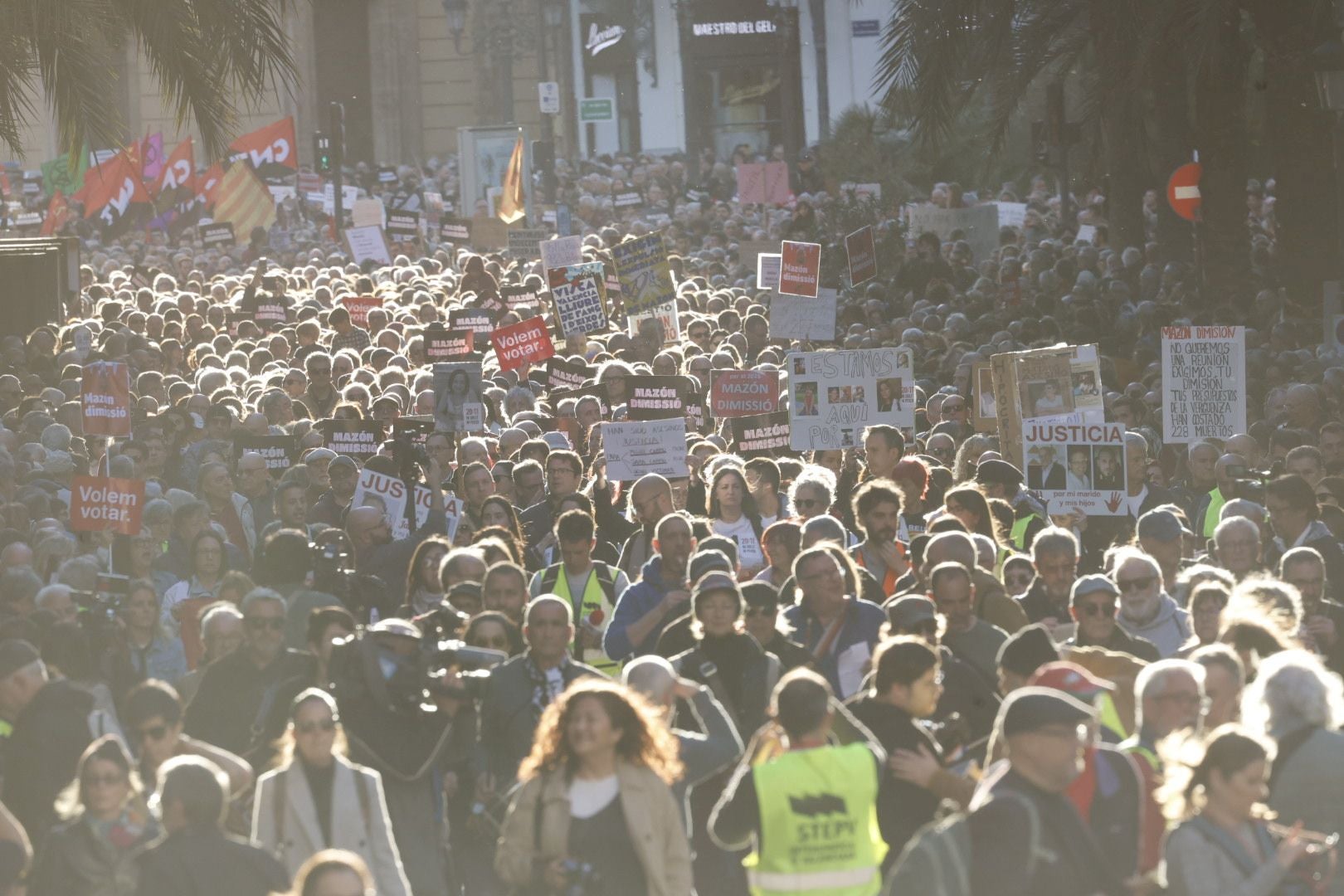 FOTOS | Sexta manifestación en Valencia contra la gestión política de la dana