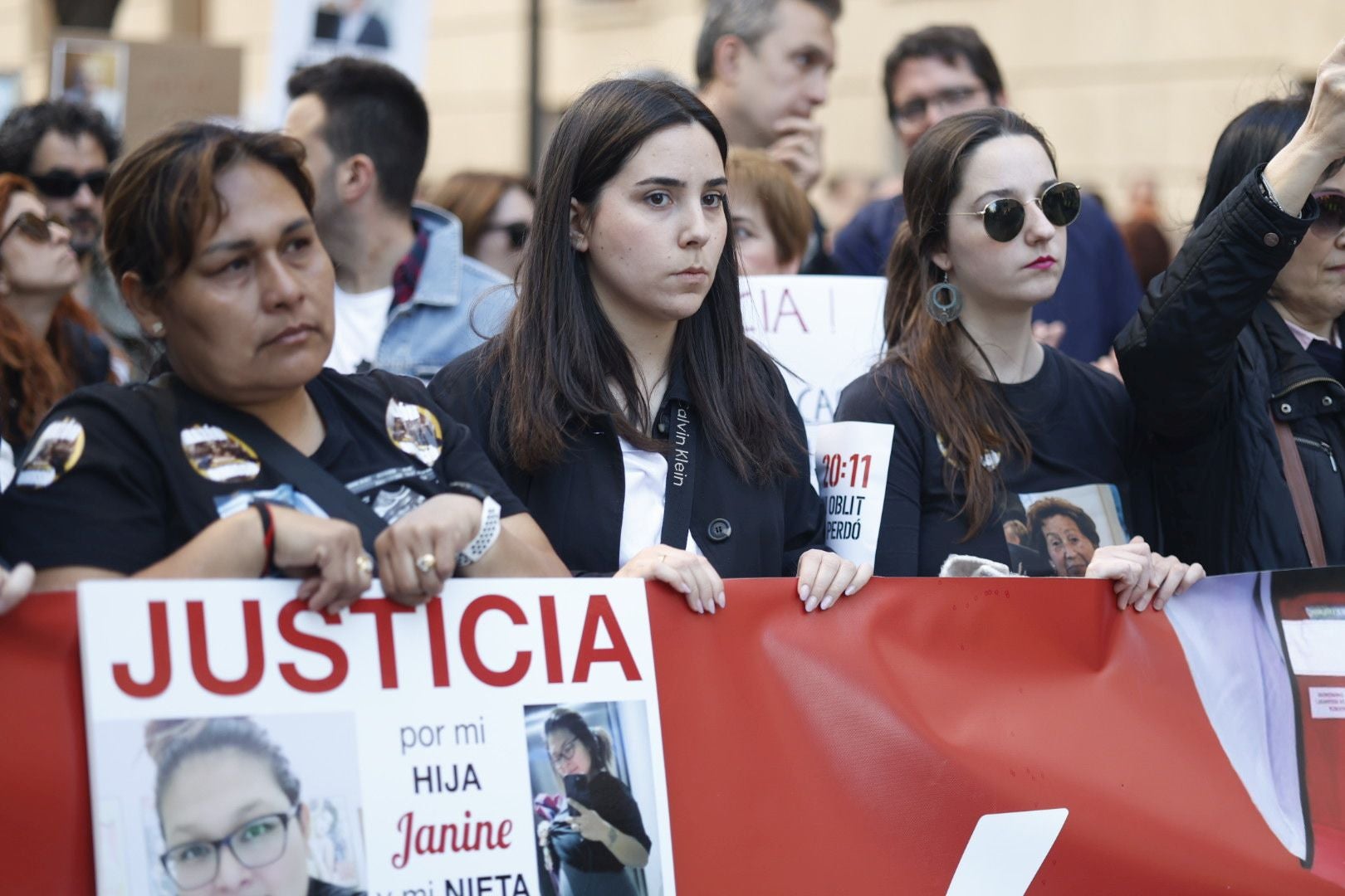 FOTOS | Sexta manifestación en Valencia contra la gestión política de la dana