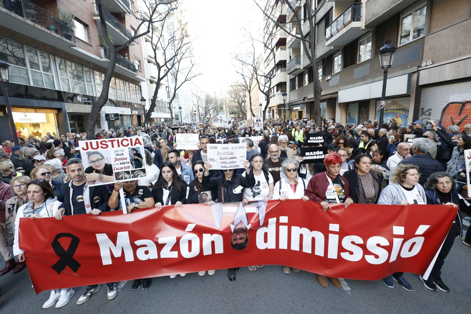 FOTOS | Sexta manifestación en Valencia contra la gestión política de la dana
