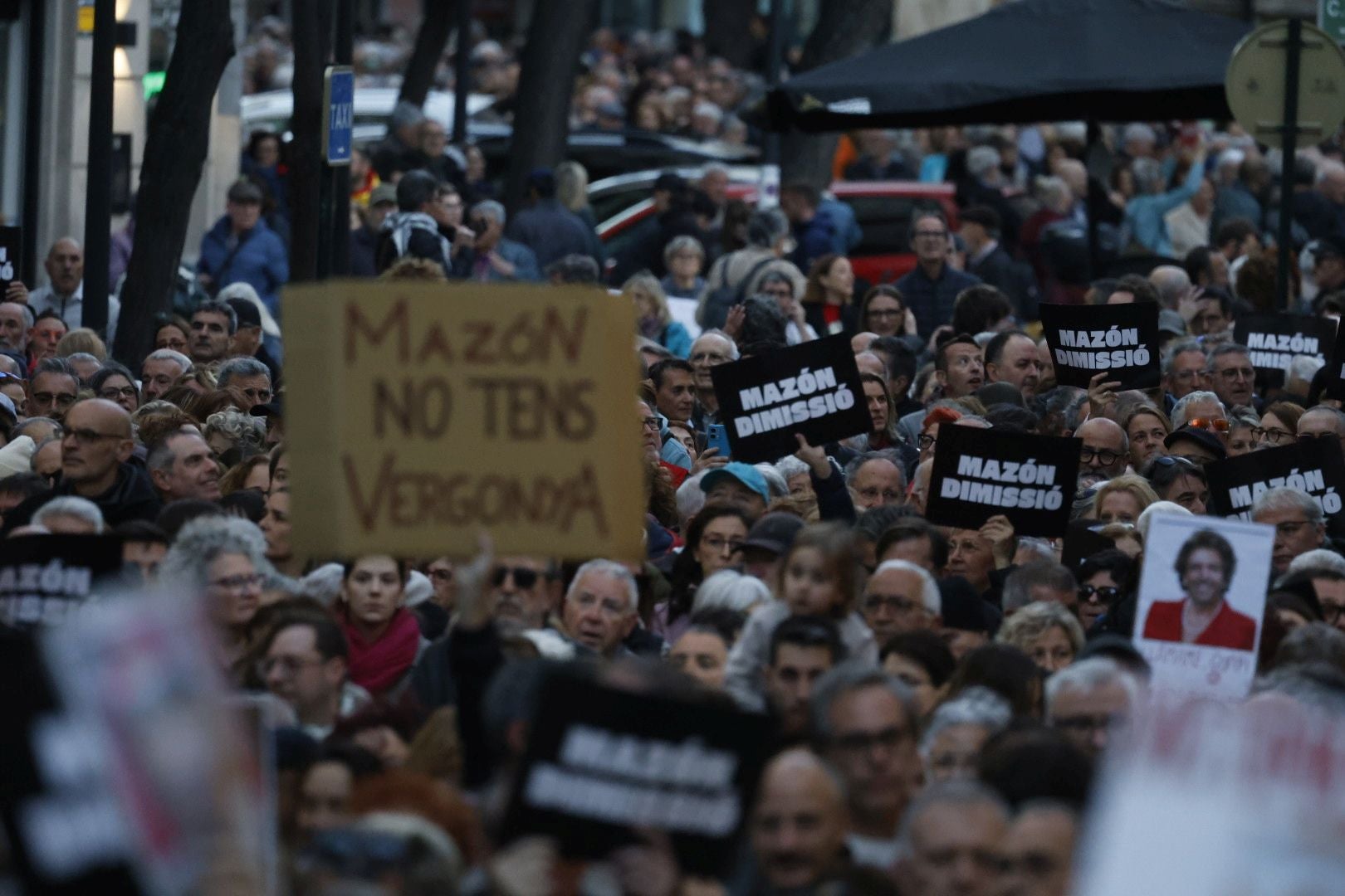 FOTOS | Sexta manifestación en Valencia contra la gestión política de la dana