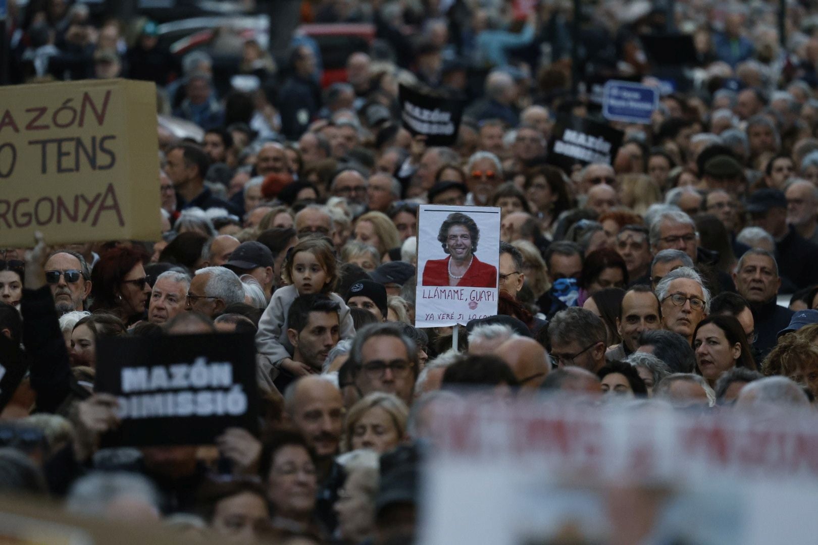 FOTOS | Sexta manifestación en Valencia contra la gestión política de la dana