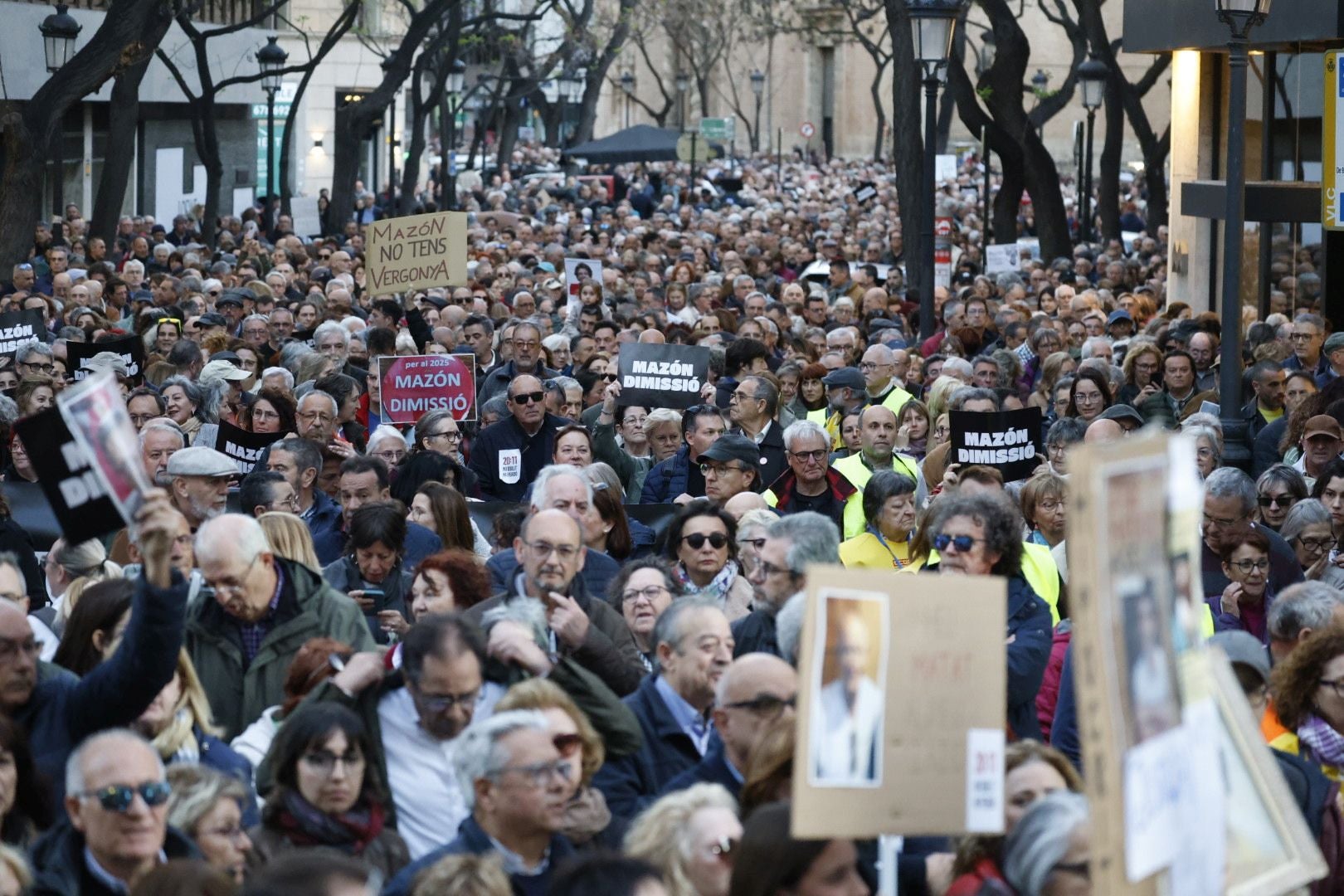 FOTOS | Sexta manifestación en Valencia contra la gestión política de la dana