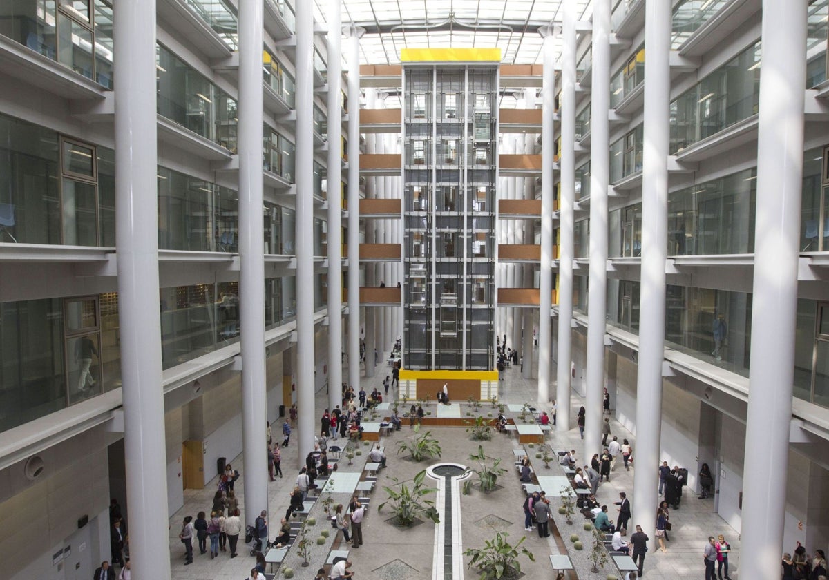 Interior de la Ciudad de la Justicia en Valencia.
