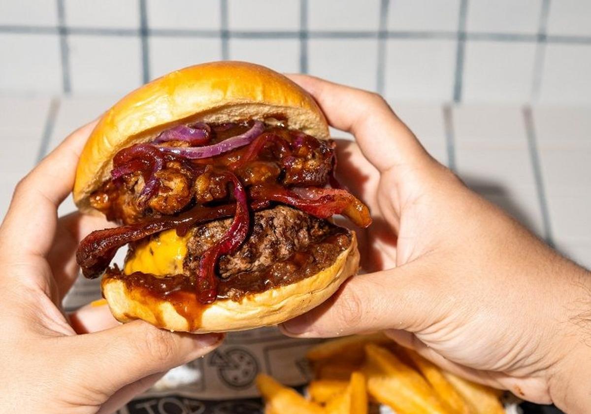 Lamburguesa regala hamburguesas por su décimo aniversario y mejora su receta