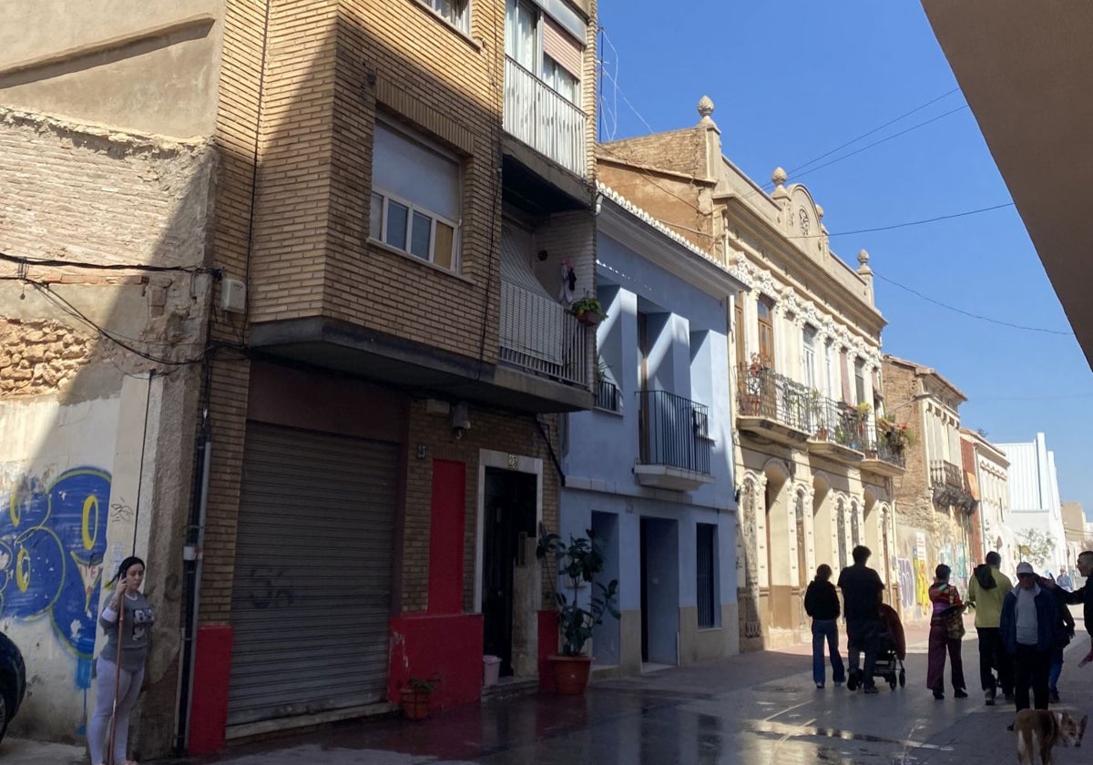 Vecinos del Cabanyal denuncian un centenar de pisos okupados en el barrio