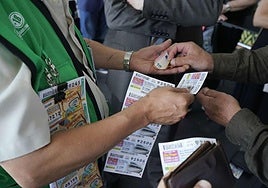 Venta de cupones de la ONCE, en una imagen de archivo