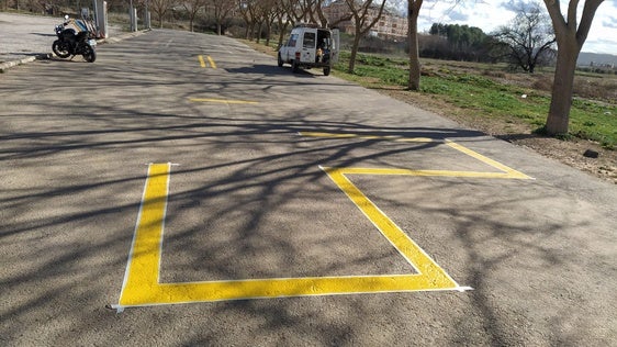Repintado de marcas viales en Requena.