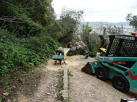 Trabajos en el sendero de acceso al Castillo.