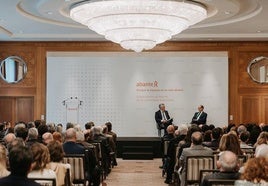 Santiago Satrústegui, presidente de Abante, e Higinio Marín, filósofo y rector de la Universidad CEU Cardenal Herrera, durante el evento de inauguración del pasado jueves 3 de abril en Valencia