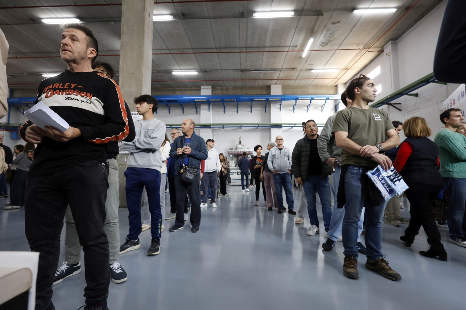 FOTOS | Los corredores de la 15K Valencia Abierta al Mar recogen su dorsal
