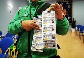 Un vendedor de la ONCE en una imagen de archivo.