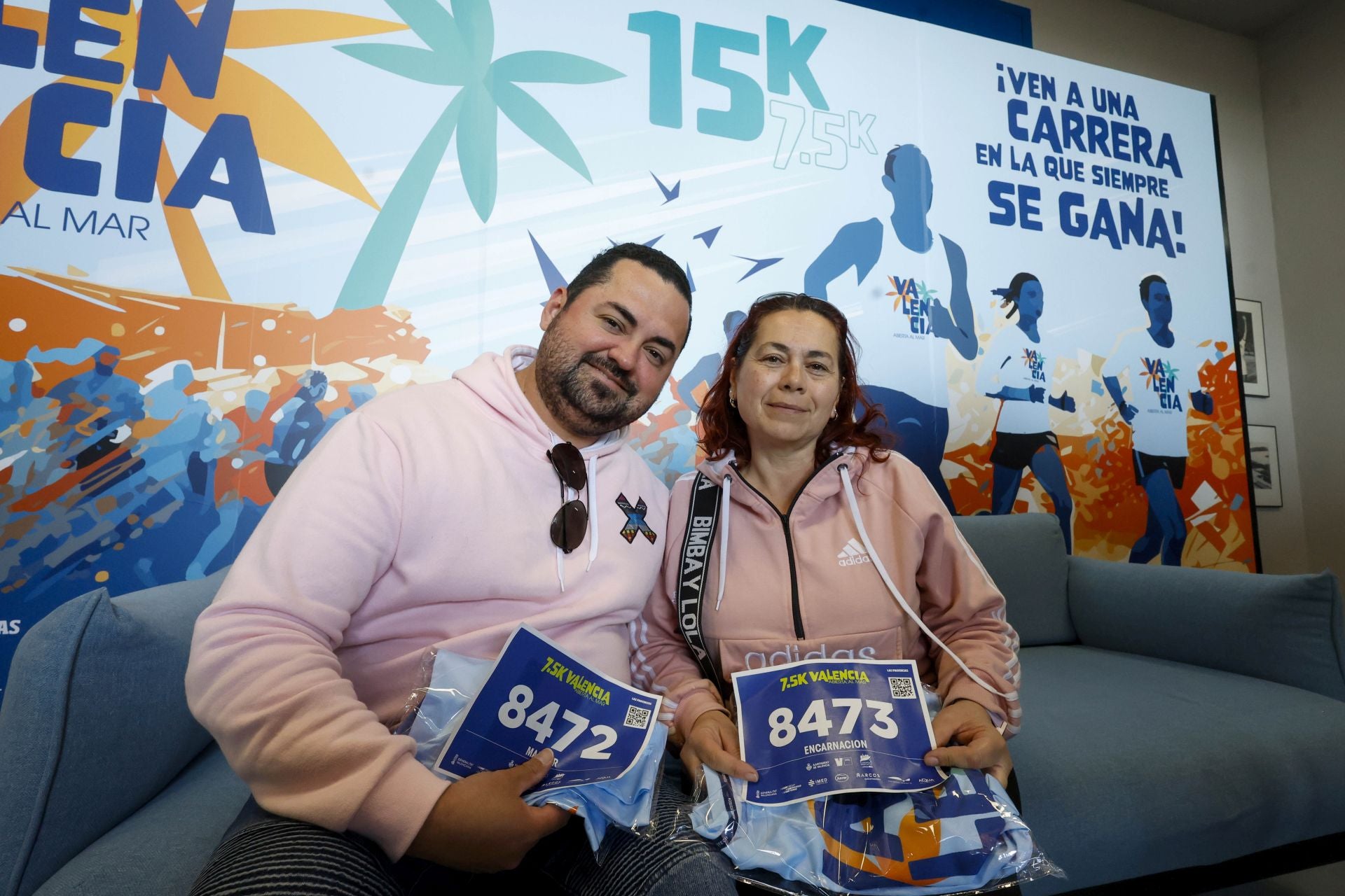 FOTOS | Los corredores de la 15K Valencia Abierta al Mar recogen su dorsal