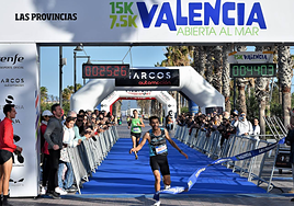 Últimas instrucciones antes del pistoletazo de salida de la 15K Valencia Abierta al Mar