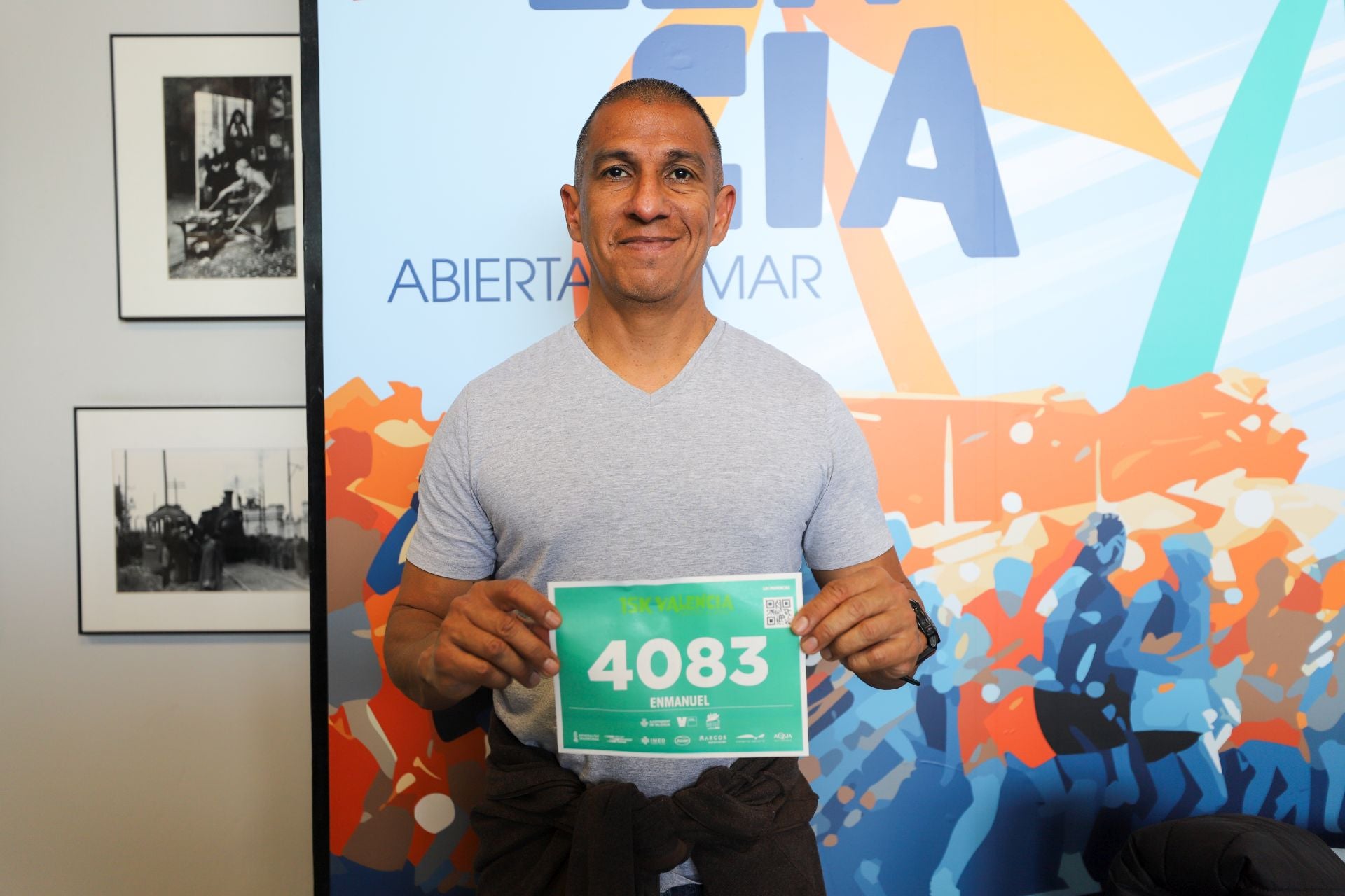 FOTOS | Los corredores de la 15K Valencia Abierta al Mar recogen su dorsal