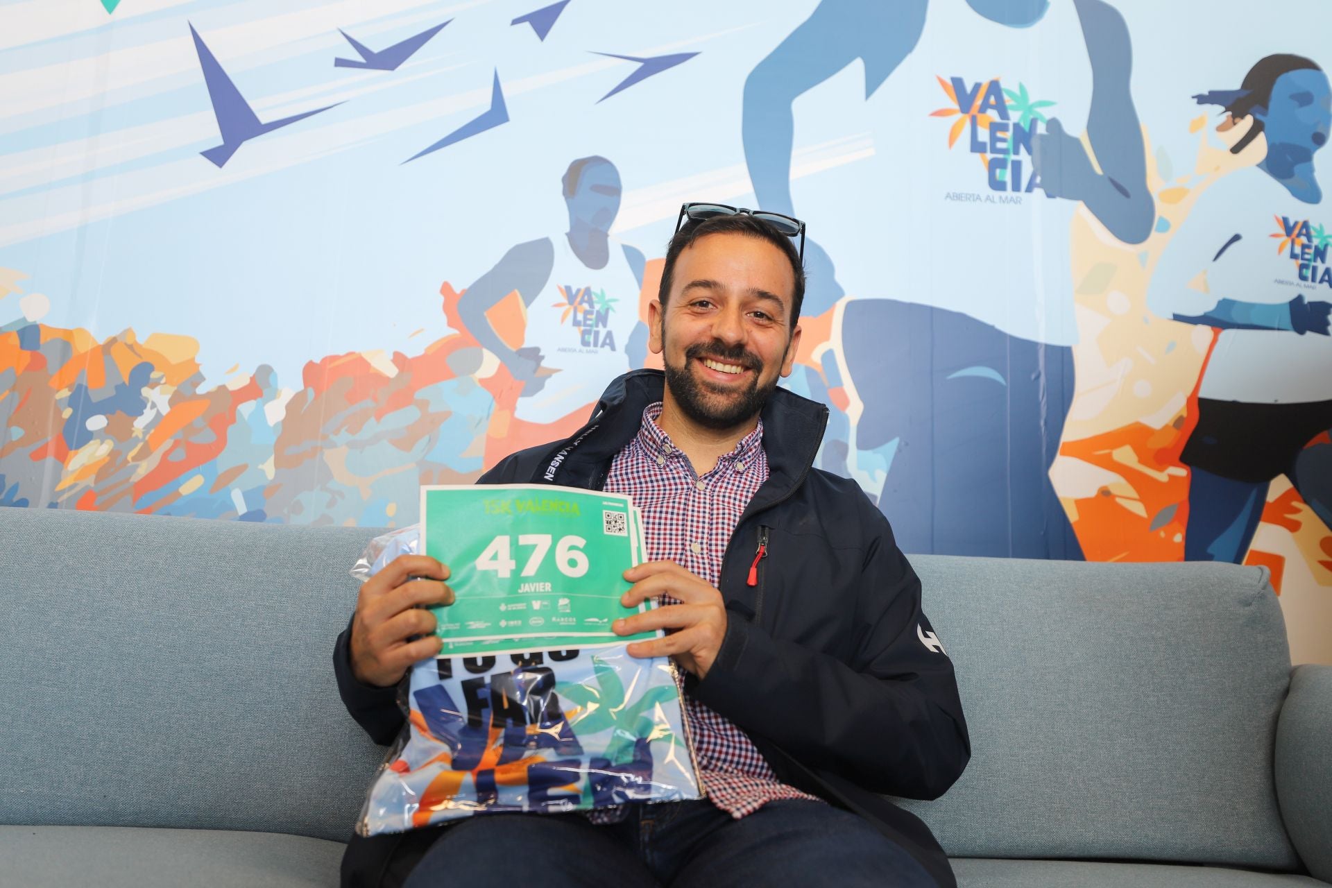 FOTOS | Los corredores de la 15K Valencia Abierta al Mar recogen su dorsal