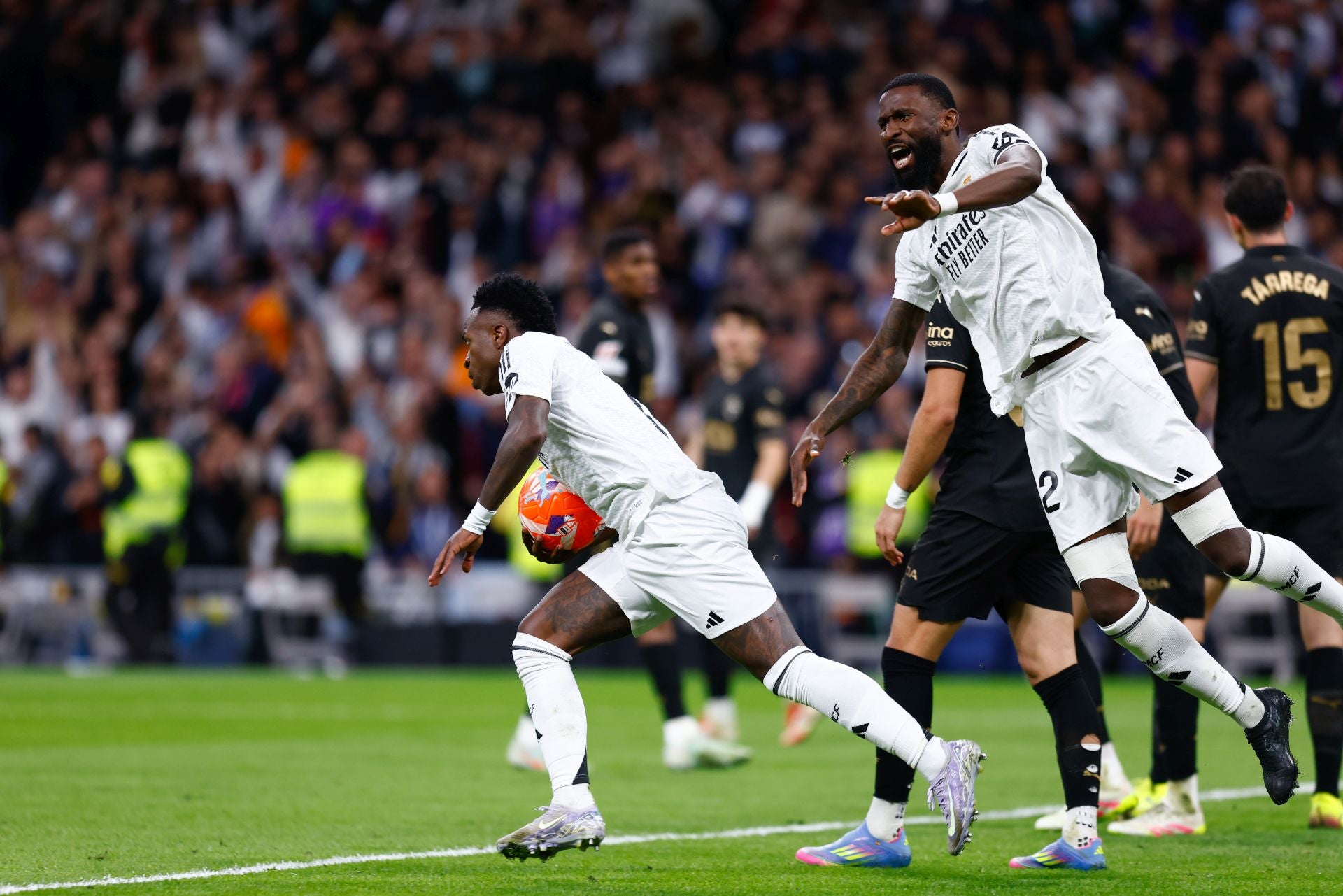 FOTOS | Real Madrid - Valencia CF, partido de alta tensión