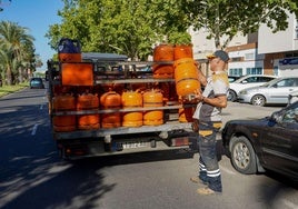 Repartidor de bombonas de butano. Imagen de archivo.