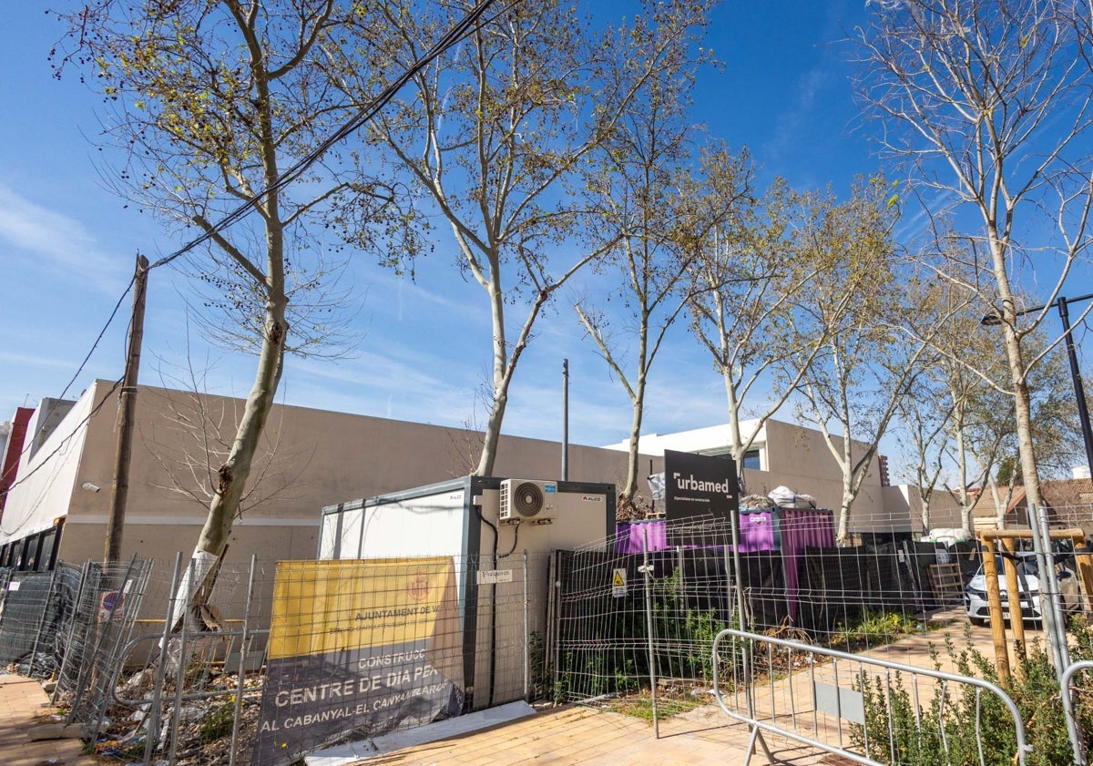 Imagen principal - Centro de día para personas mayores; escoleta infantil y centro de formación y empleo en obras.