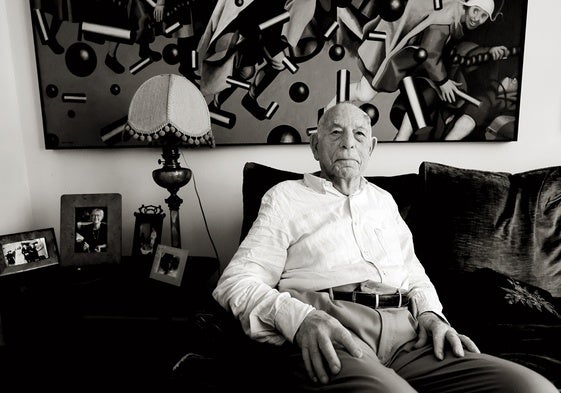 José Huguet, fotografiado hace unos años en su casa de Valencia.
