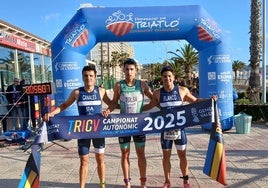 Podio autonómico triatlón sprint masculino.