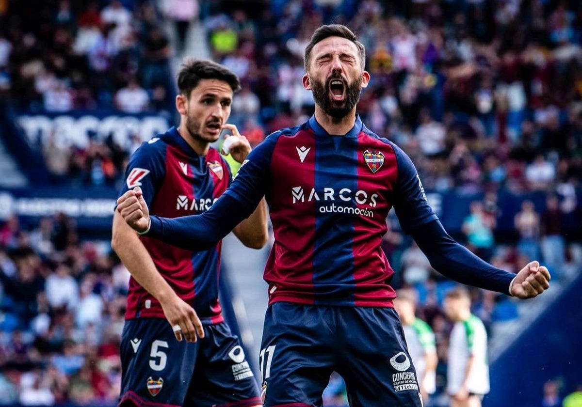 Morales celebra con gran euforia el segundo gol al Racing.