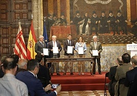 Firma del Pacto por la Albufera en el Palau de la Generalitat