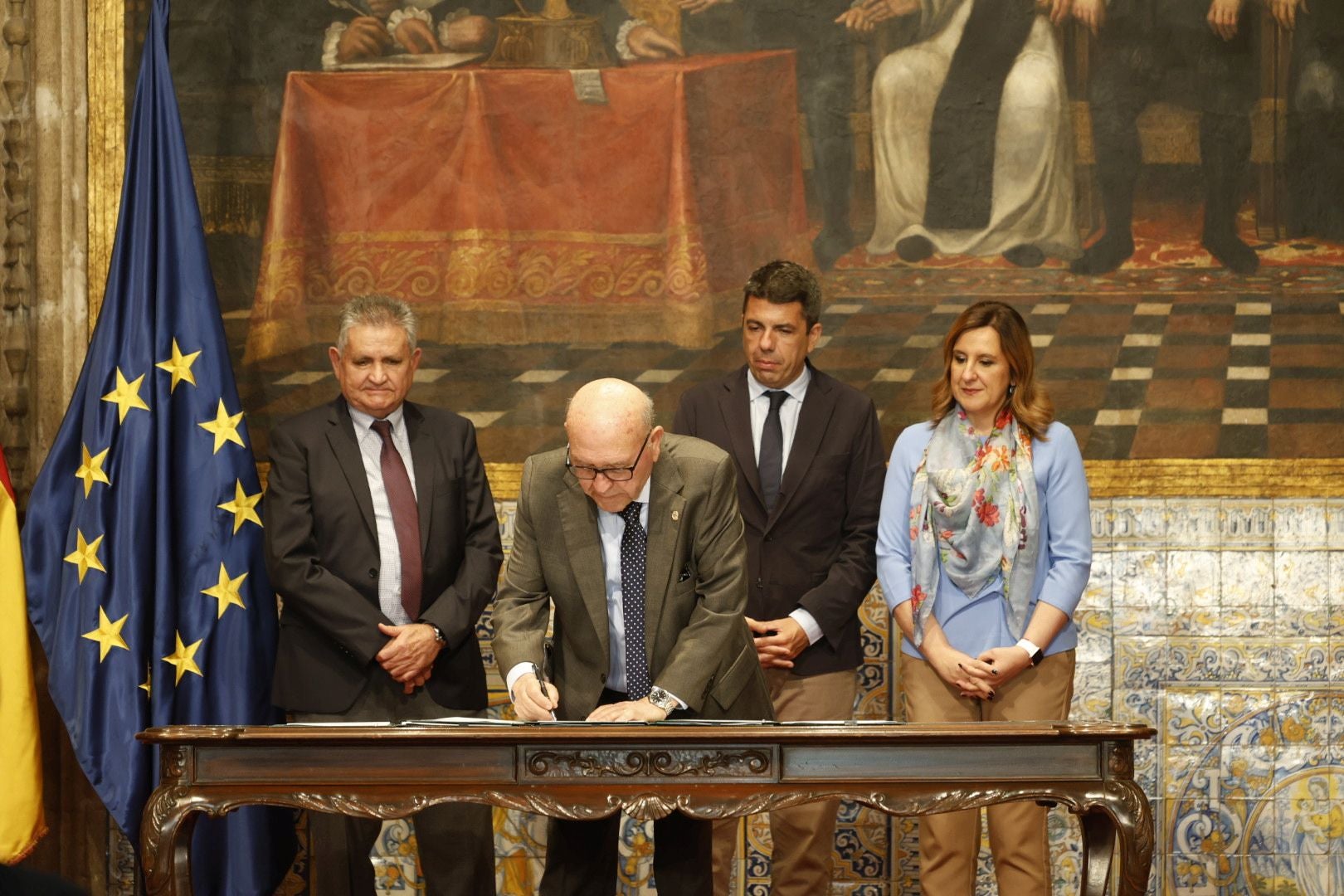Firma del Pacto por la Albufera en el Palau de la Generalitat