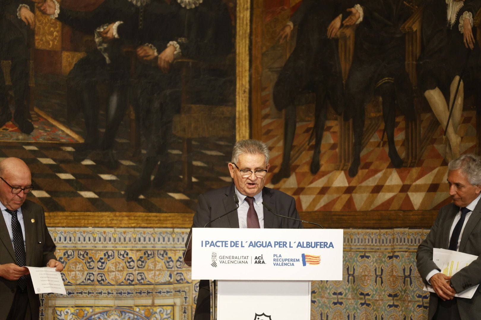 Firma del Pacto por la Albufera en el Palau de la Generalitat