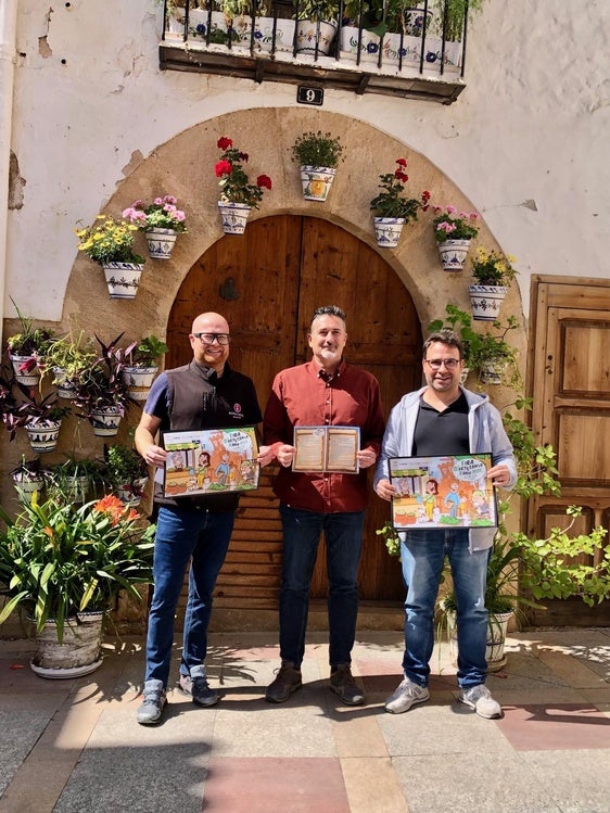 Raúl Caselles, Juanlu Cardona y Jaume Serra con el cartel de la Fira d'Artesania.