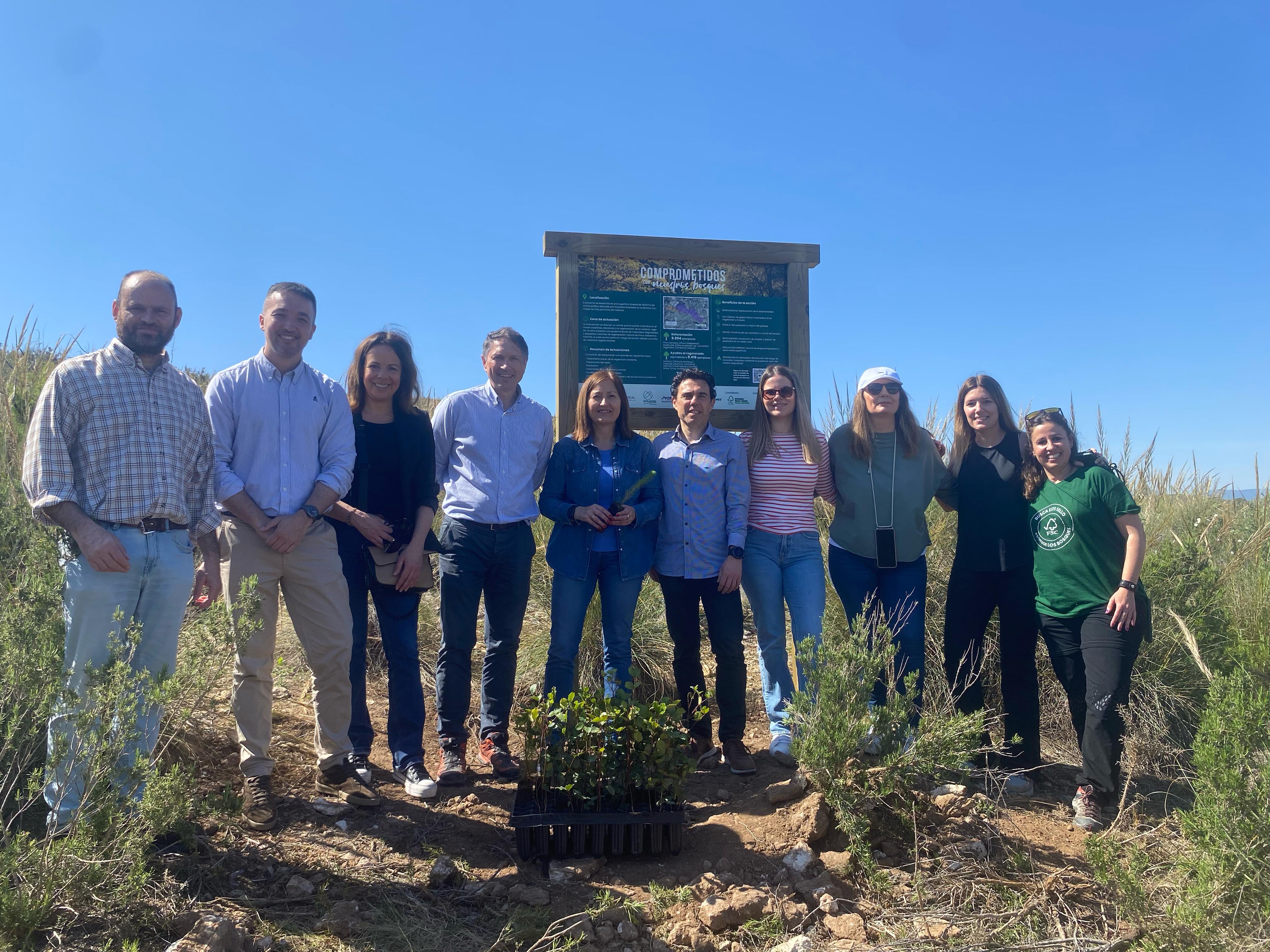 Asistentes a la reforestación.
