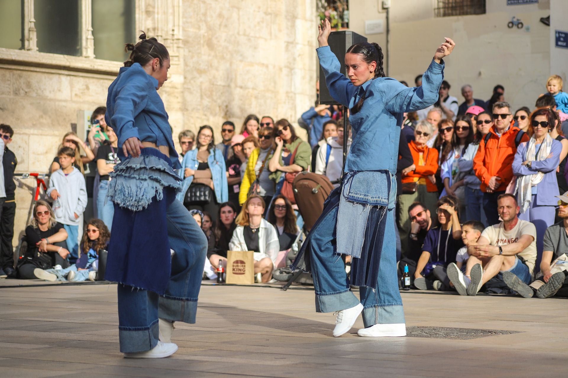 Inauguración de Dansa Valencia con el espectáculo &#039;Transeúnte&#039;, en la plaza del Mercado