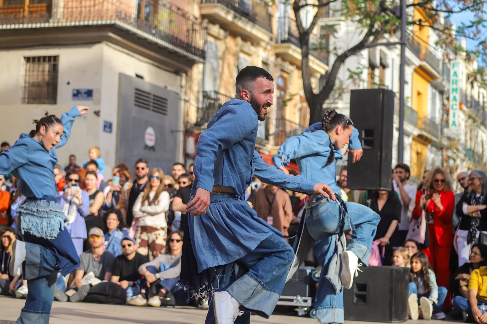 Inauguración de Dansa Valencia con el espectáculo &#039;Transeúnte&#039;, en la plaza del Mercado
