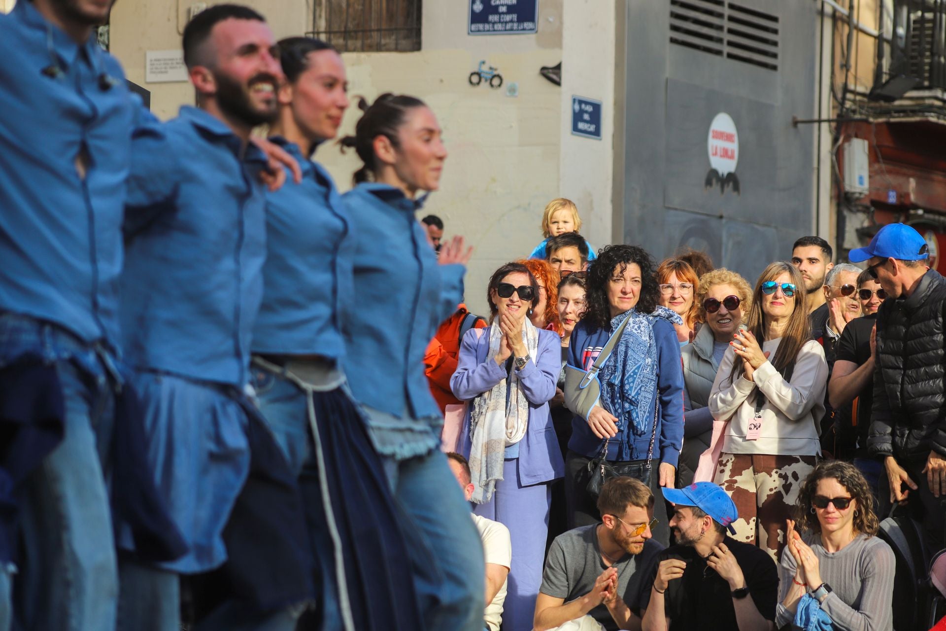Inauguración de Dansa Valencia con el espectáculo &#039;Transeúnte&#039;, en la plaza del Mercado