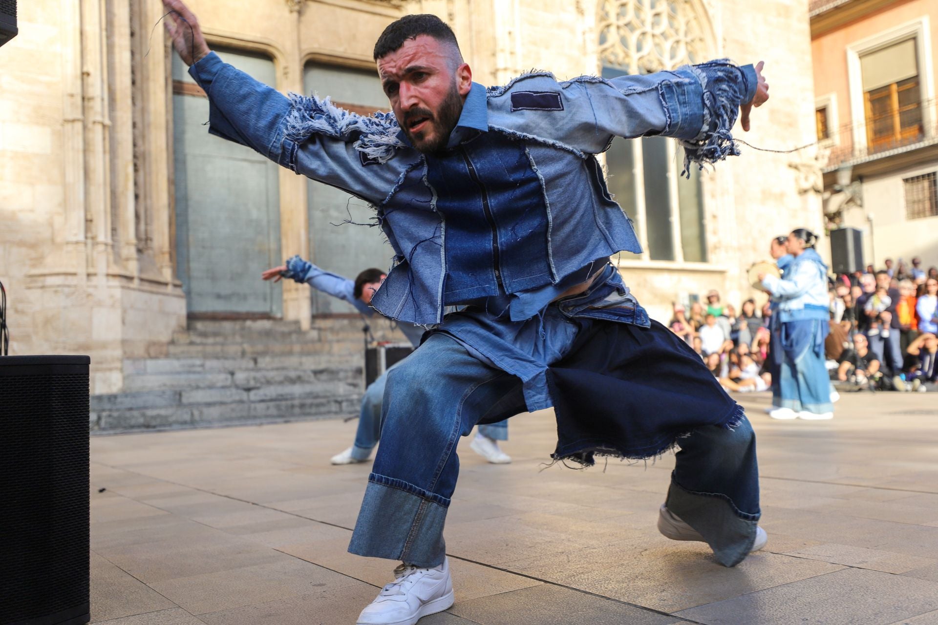 Inauguración de Dansa Valencia con el espectáculo &#039;Transeúnte&#039;, en la plaza del Mercado