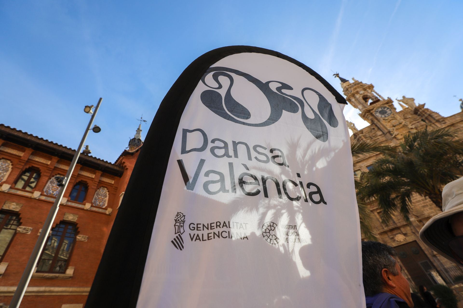 Inauguración de Dansa Valencia con el espectáculo &#039;Transeúnte&#039;, en la plaza del Mercado