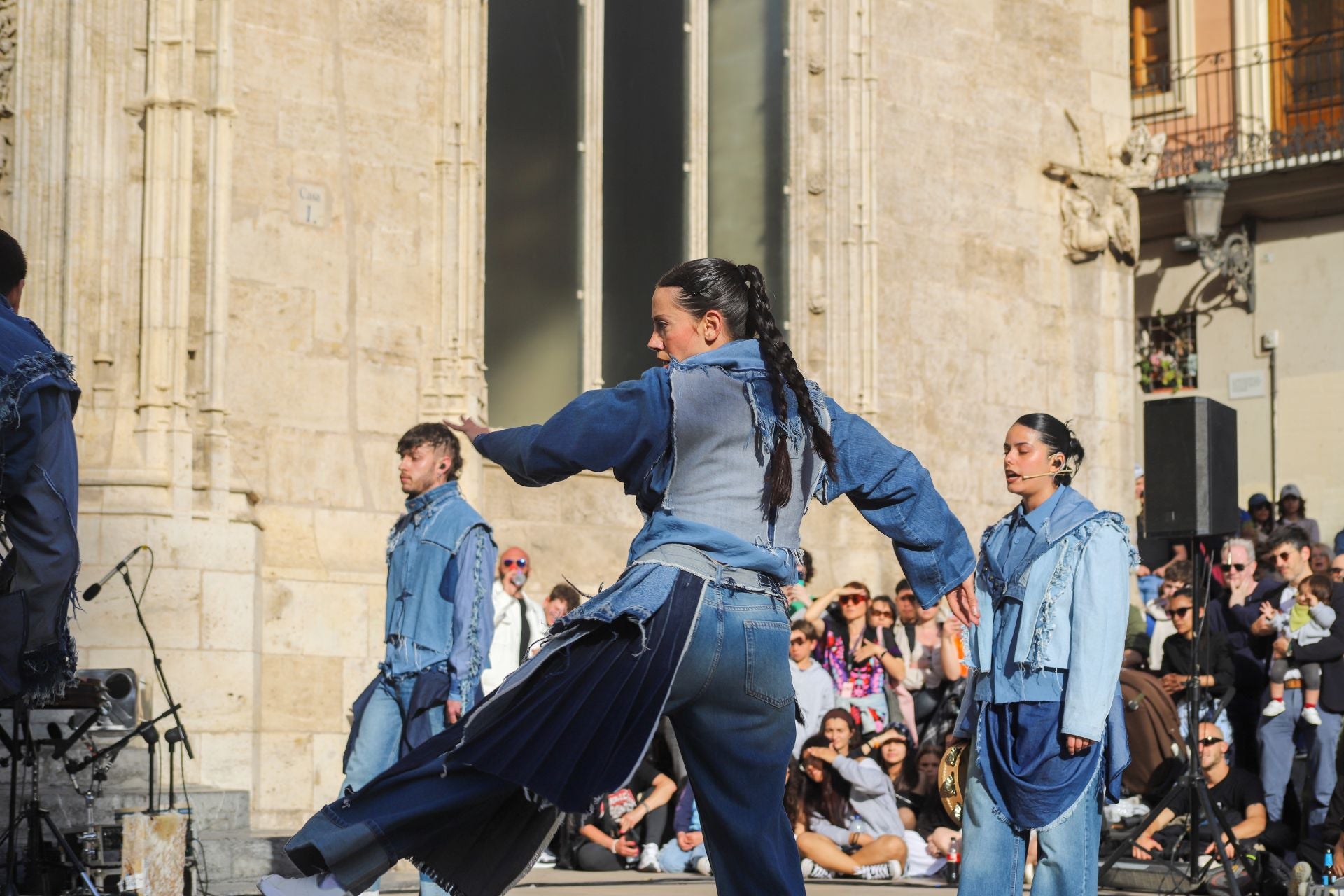 Inauguración de Dansa Valencia con el espectáculo &#039;Transeúnte&#039;, en la plaza del Mercado