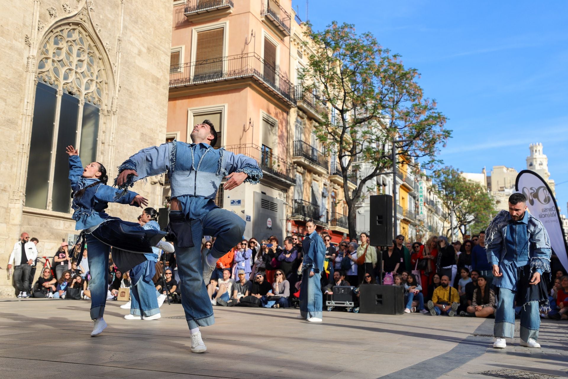 Inauguración de Dansa Valencia con el espectáculo &#039;Transeúnte&#039;, en la plaza del Mercado