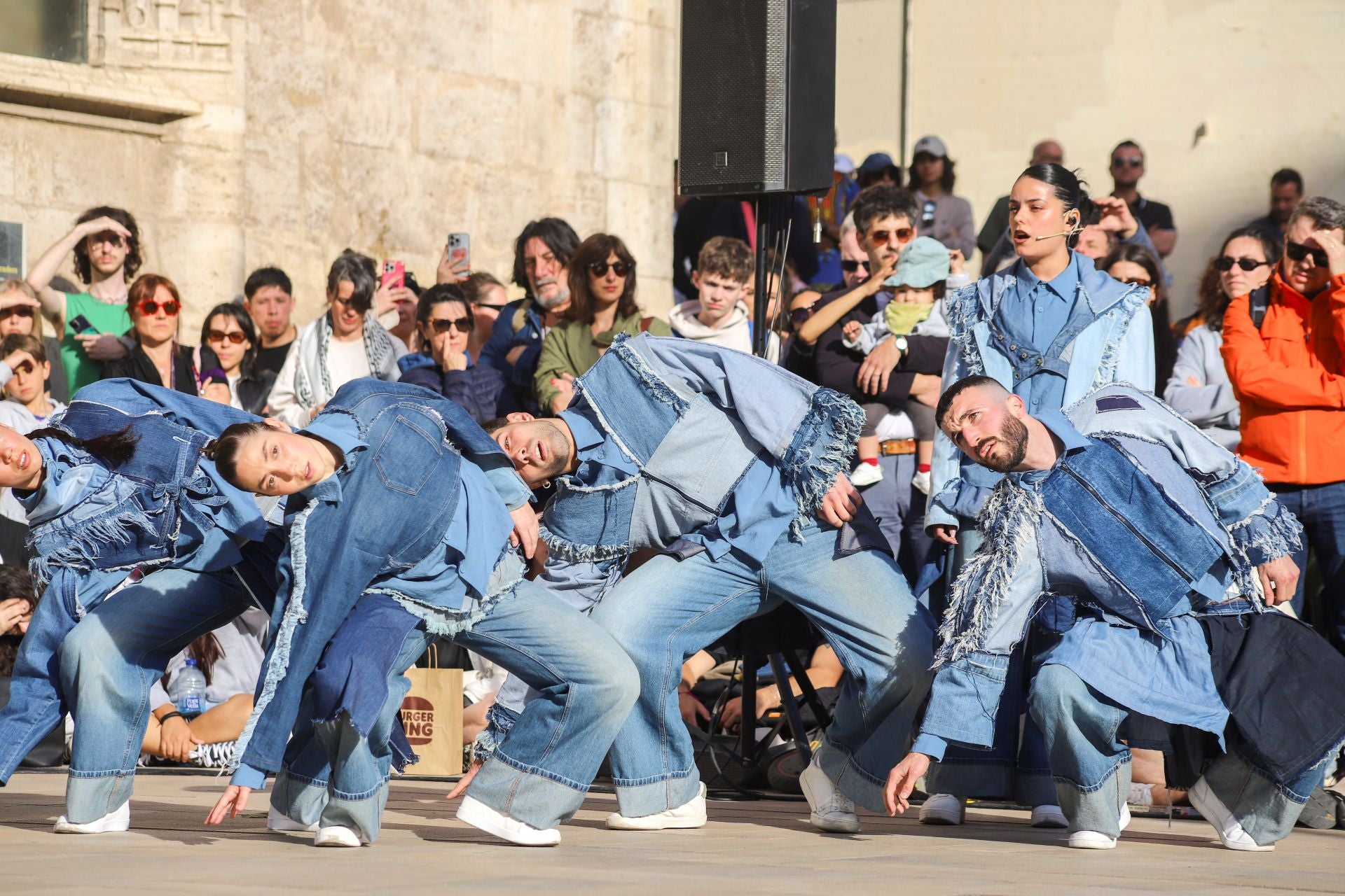 Inauguración de Dansa Valencia con el espectáculo &#039;Transeúnte&#039;, en la plaza del Mercado