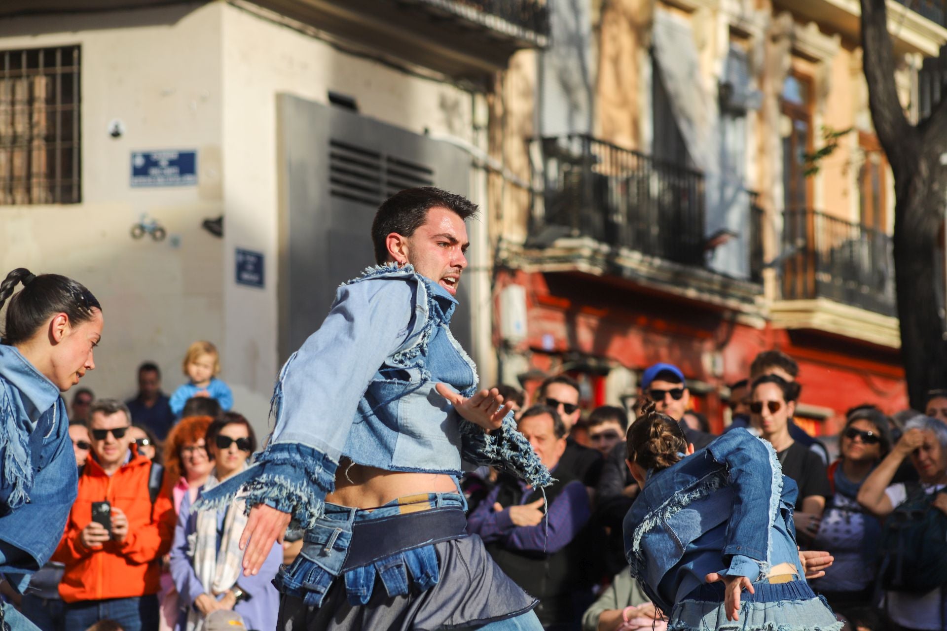 Inauguración de Dansa Valencia con el espectáculo &#039;Transeúnte&#039;, en la plaza del Mercado