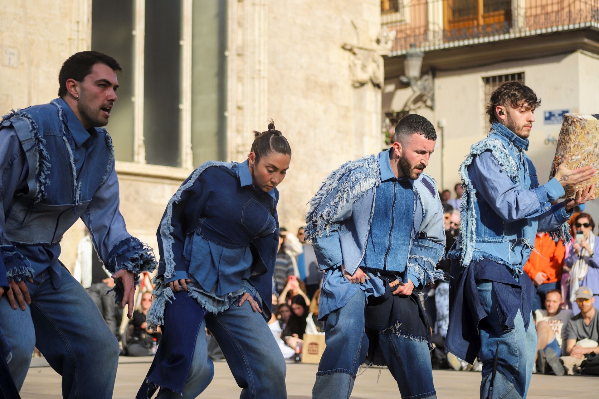 Inauguración de Dansa Valencia con el espectáculo &#039;Transeúnte&#039;, en la plaza del Mercado