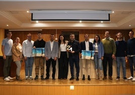 Algunos de los asistentes a la presentación del medio maratón del Puerto de Sagunto.