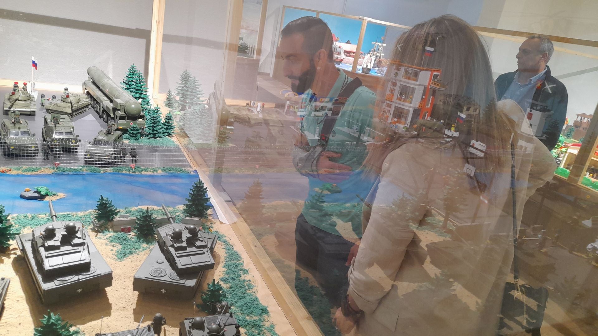 Galería de fotos: los clicks reconquistan el museo militar de Valencia