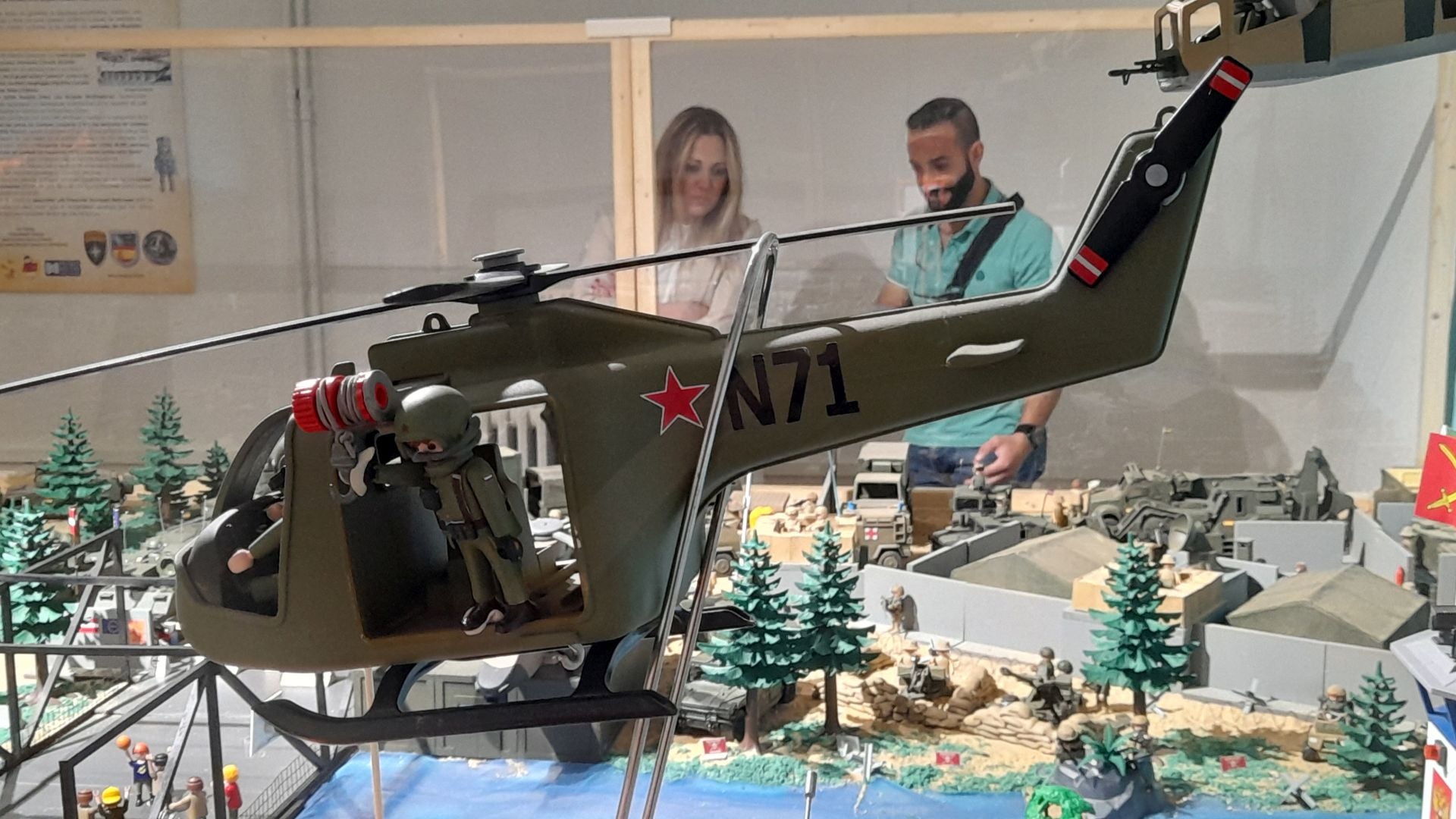 Galería de fotos: los clicks reconquistan el museo militar de Valencia