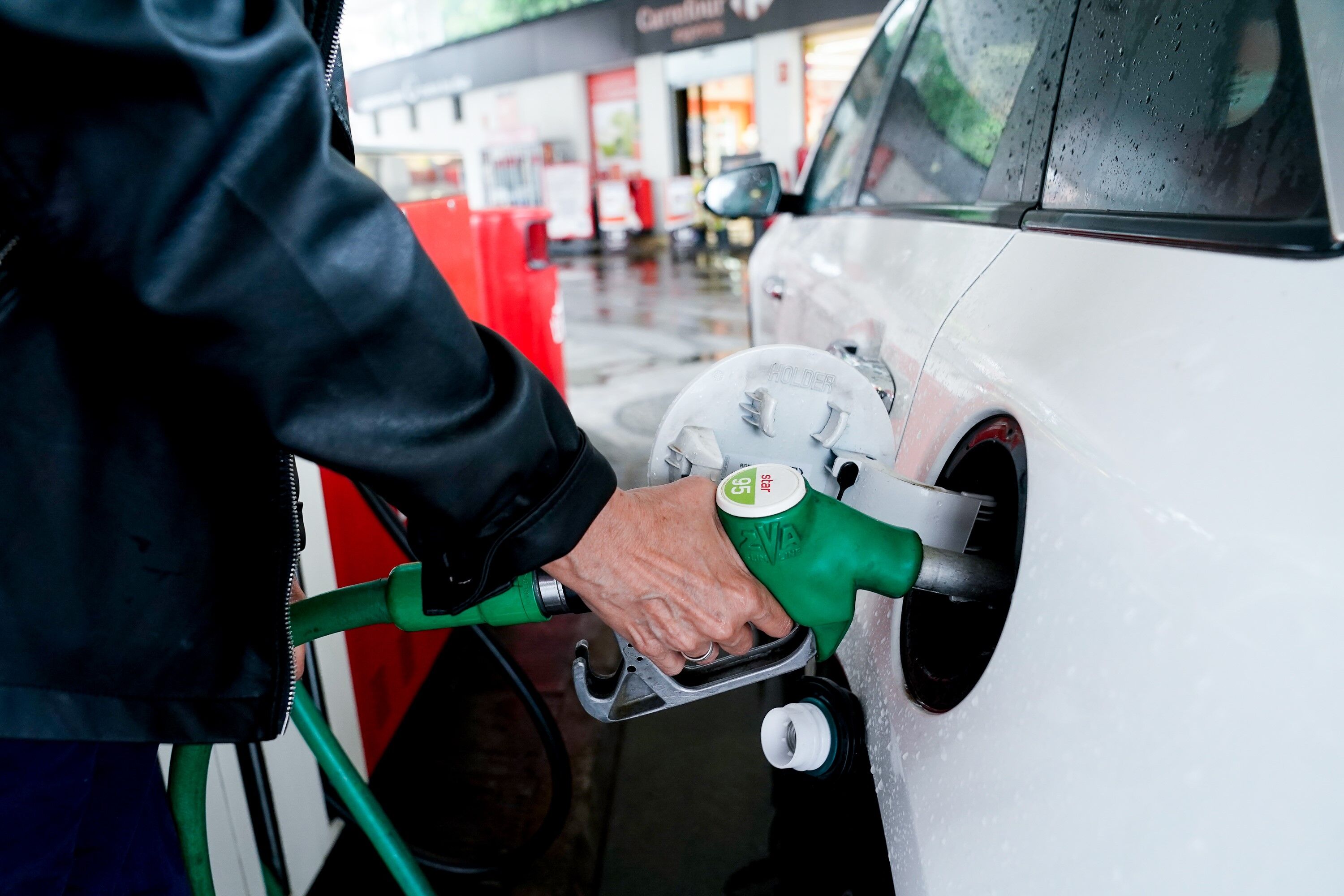El nuevo precio de la gasolina en Semana Santa antes del fin del ultimátum para la subida del diésel